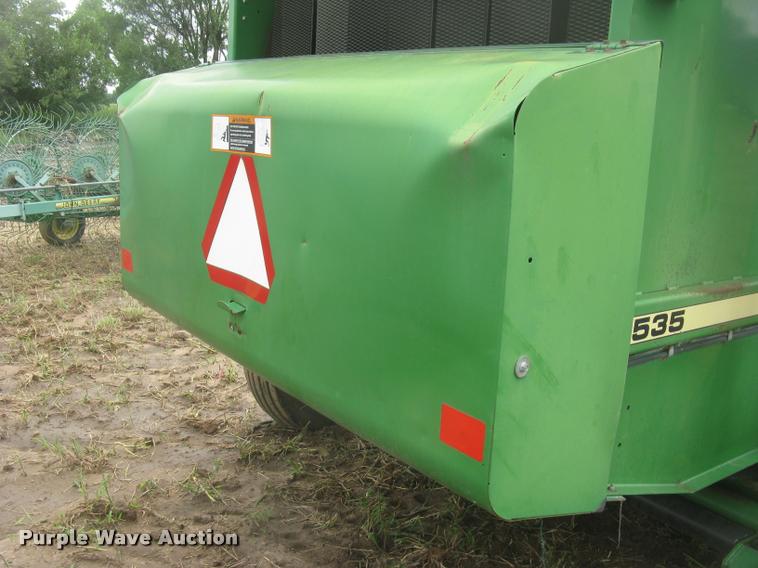 image for item L3845 1994 John Deere 535 round baler