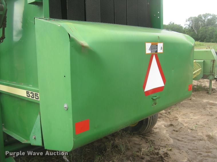 image for item L3845 1994 John Deere 535 round baler