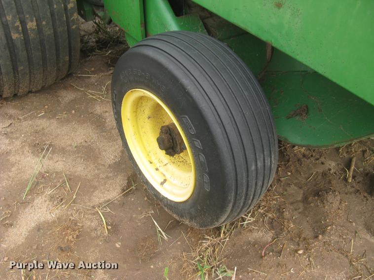 image for item L3845 1994 John Deere 535 round baler
