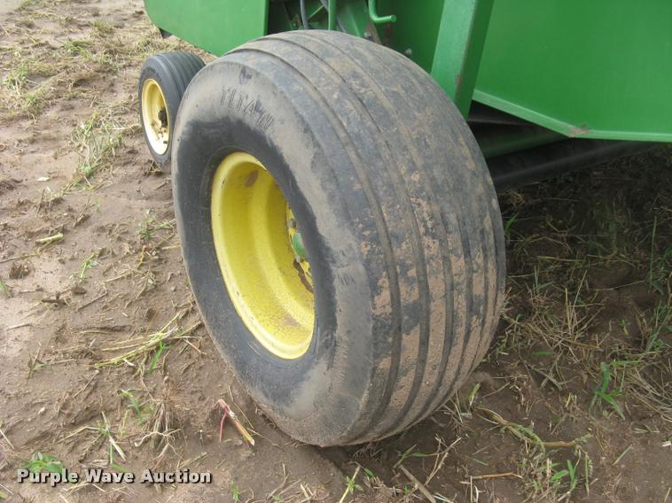 image for item L3845 1994 John Deere 535 round baler