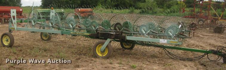 image for item L3846 John Deere 704 hay rake