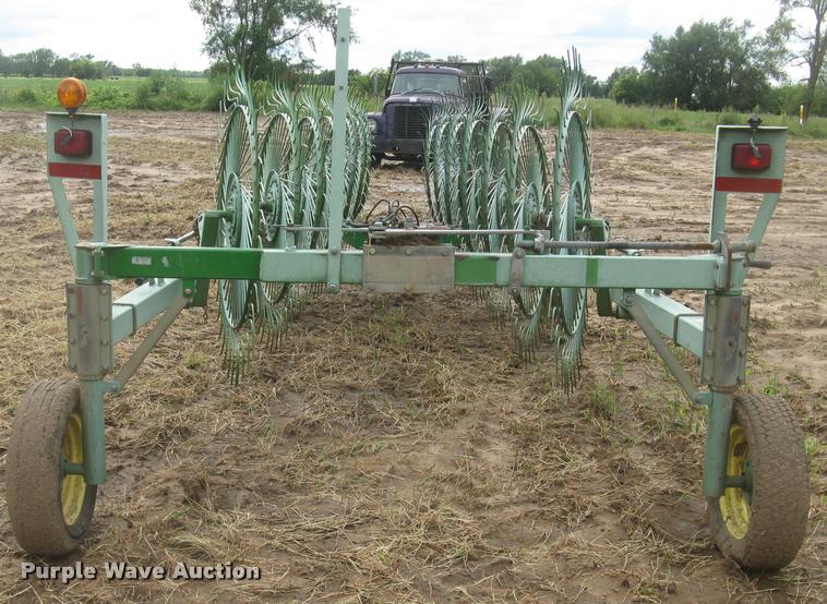 image for item L3846 John Deere 704 hay rake