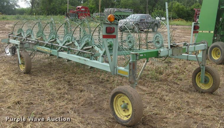 image for item L3846 John Deere 704 hay rake