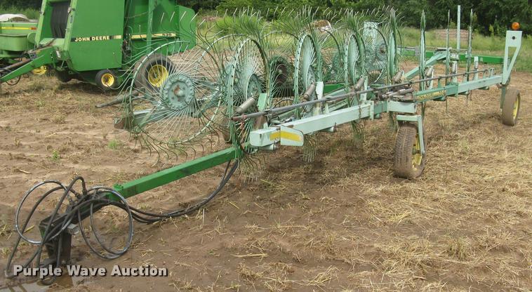 image for item L3846 John Deere 704 hay rake