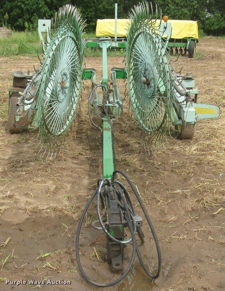 image for item L3846 John Deere 704 hay rake