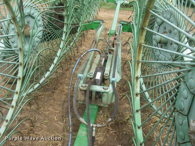 image for item L3846 John Deere 704 hay rake