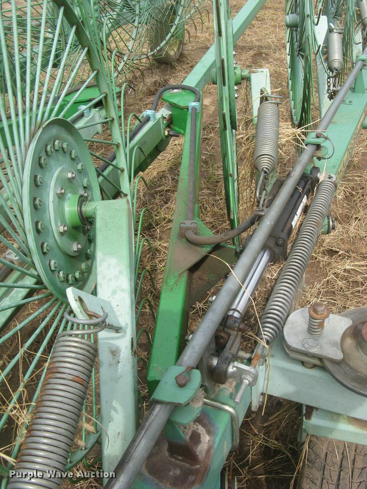 image for item L3846 John Deere 704 hay rake