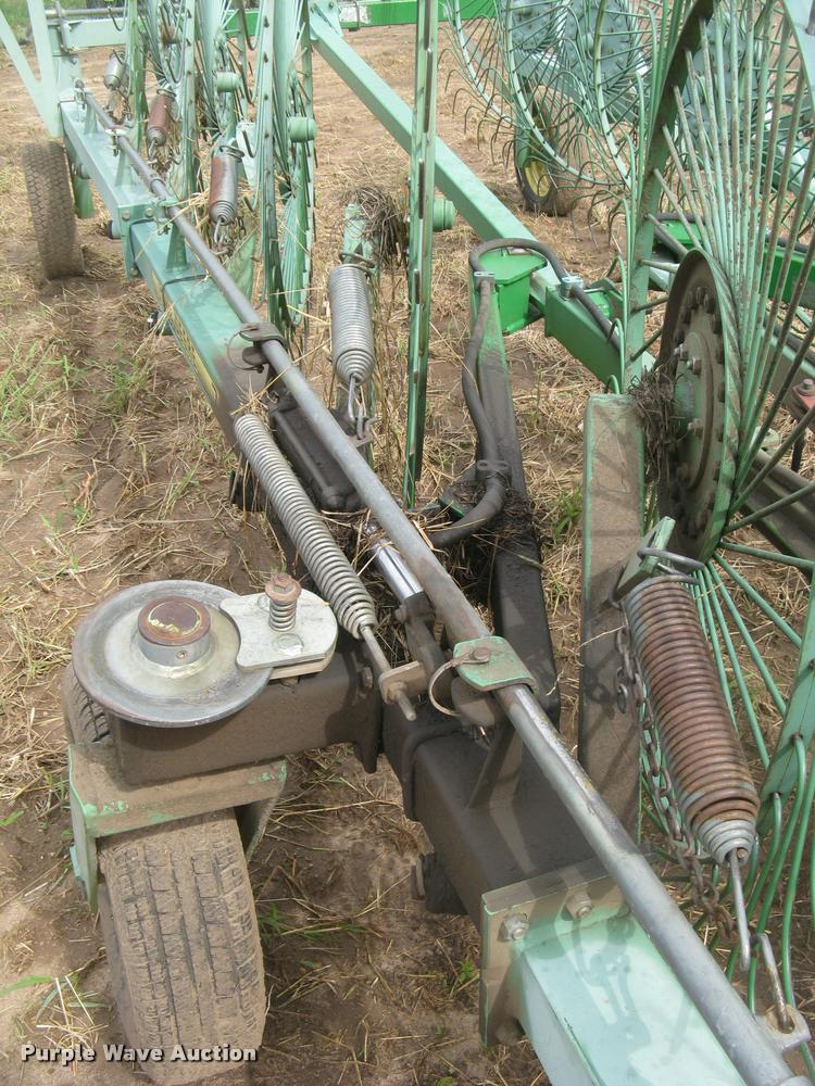 image for item L3846 John Deere 704 hay rake