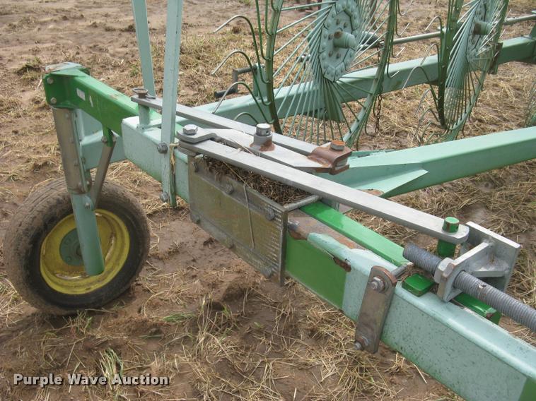 image for item L3846 John Deere 704 hay rake