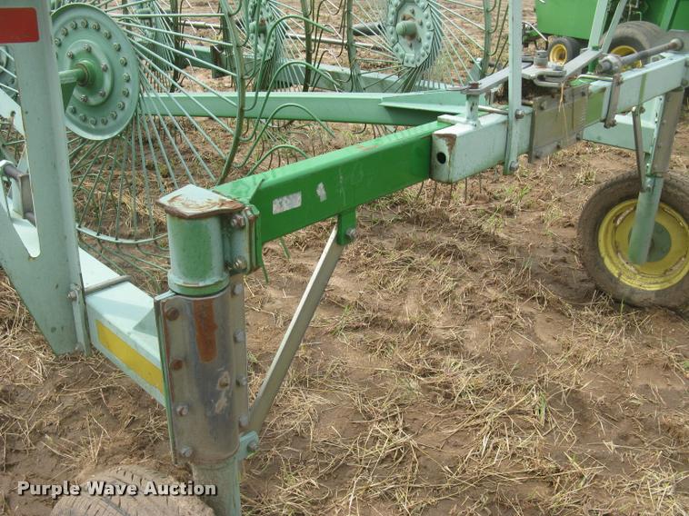 image for item L3846 John Deere 704 hay rake