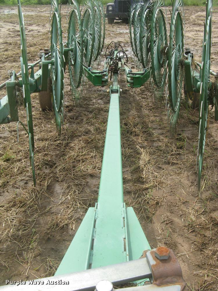 image for item L3846 John Deere 704 hay rake