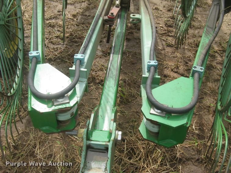 image for item L3846 John Deere 704 hay rake