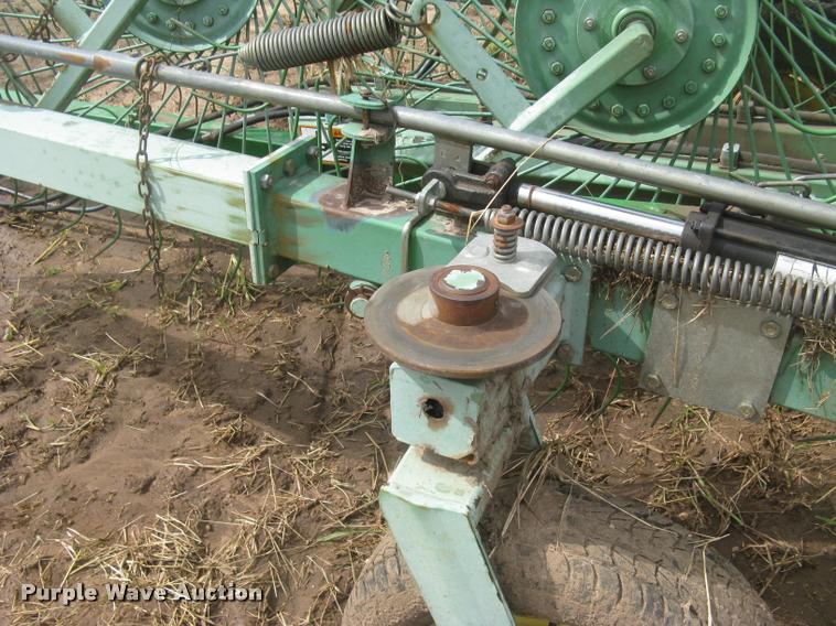 image for item L3846 John Deere 704 hay rake