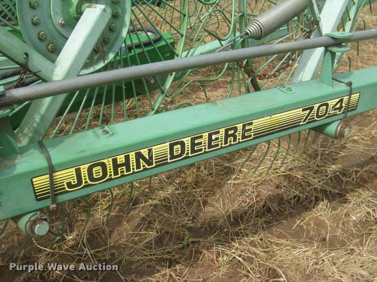 image for item L3846 John Deere 704 hay rake