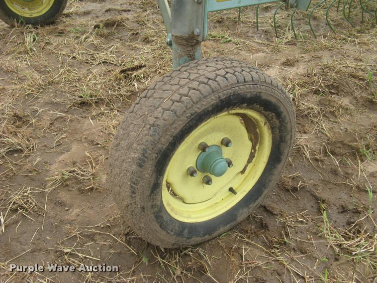 image for item L3846 John Deere 704 hay rake