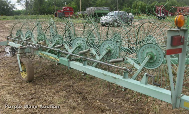 image for item L3846 John Deere 704 hay rake