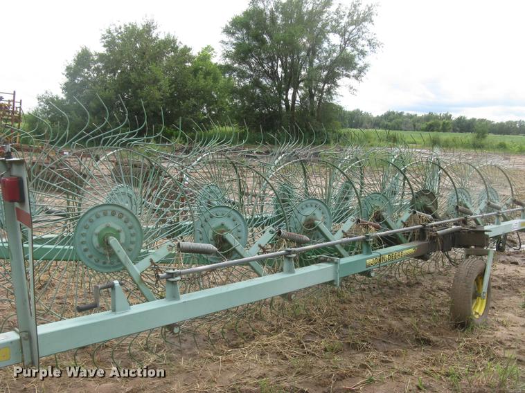 image for item L3846 John Deere 704 hay rake