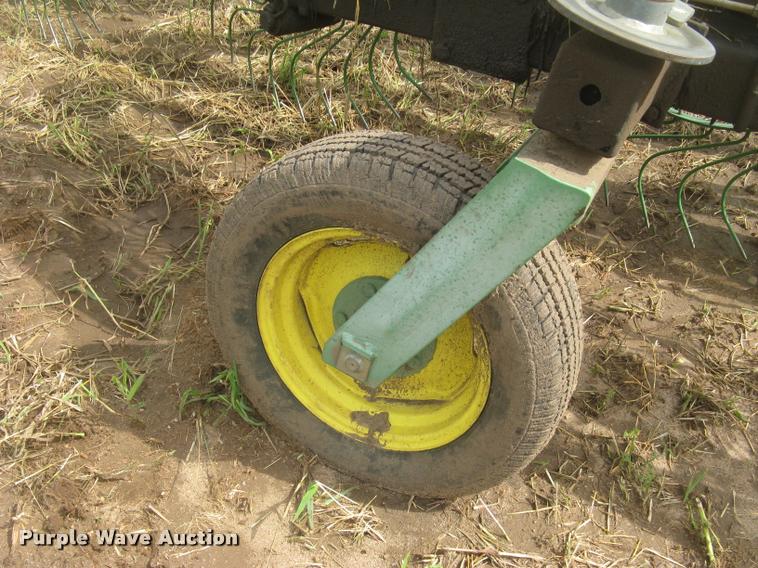 image for item L3846 John Deere 704 hay rake