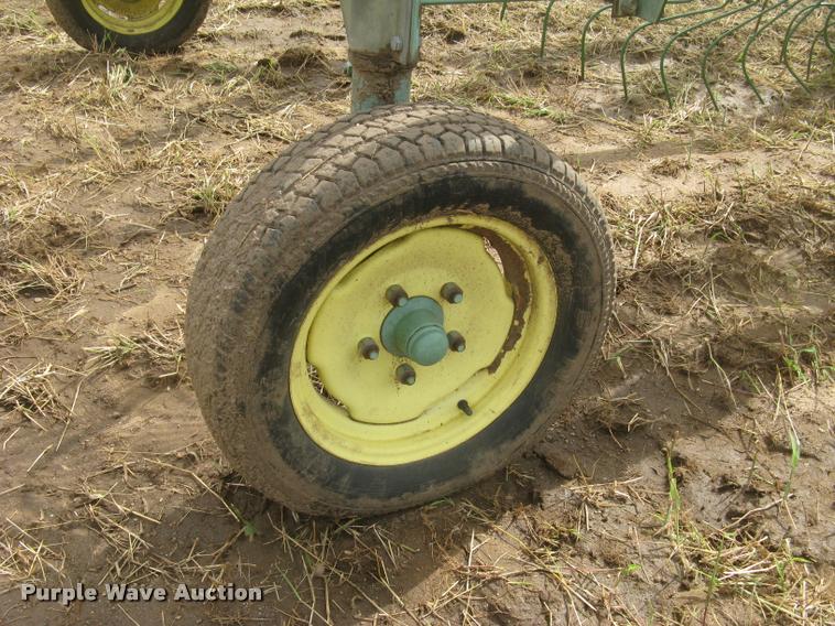 image for item L3846 John Deere 704 hay rake