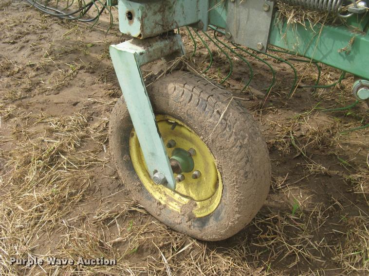 image for item L3846 John Deere 704 hay rake