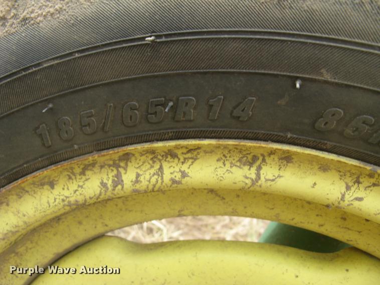 image for item L3846 John Deere 704 hay rake