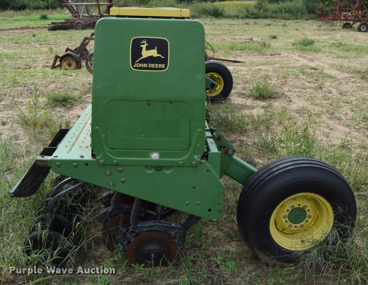 image for item L3853 John Deere 515 grain drill