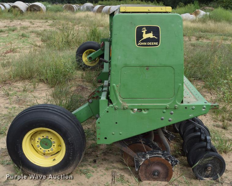 image for item L3853 John Deere 515 grain drill