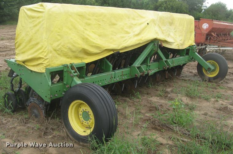 image for item L3853 John Deere 515 grain drill