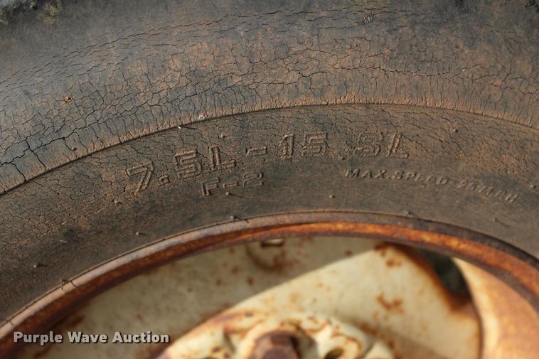 image for item L4803 1965 John Deere 3020 tractor