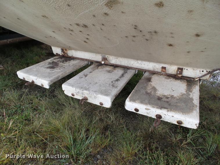 image for item L5525 1974 American double hopper grain trailer