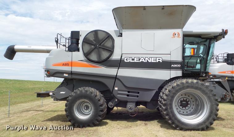 image for item L6968 2008 Gleaner A85 combine