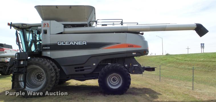 image for item L6968 2008 Gleaner A85 combine