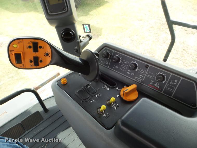 image for item L6968 2008 Gleaner A85 combine