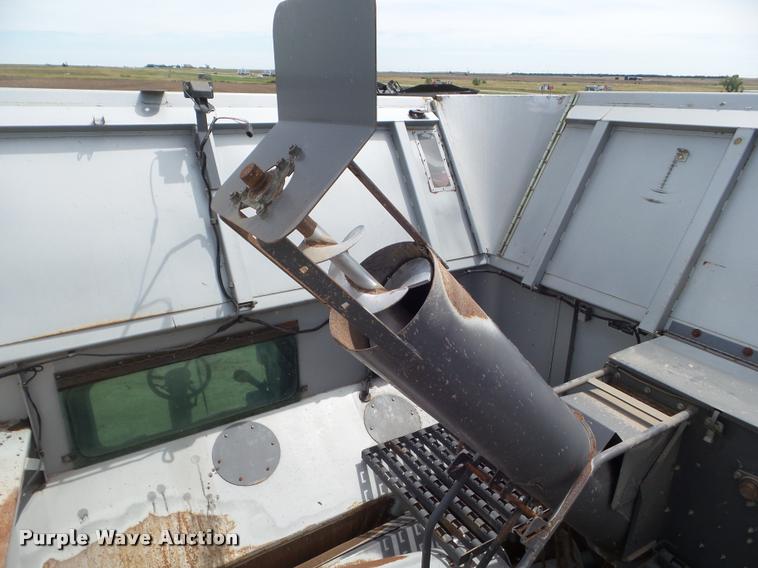 image for item L6968 2008 Gleaner A85 combine