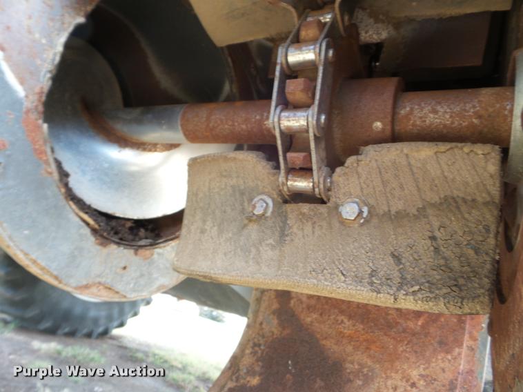 image for item L6968 2008 Gleaner A85 combine