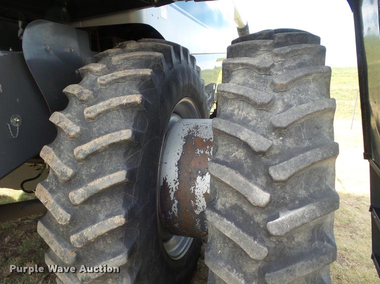 image for item L6968 2008 Gleaner A85 combine