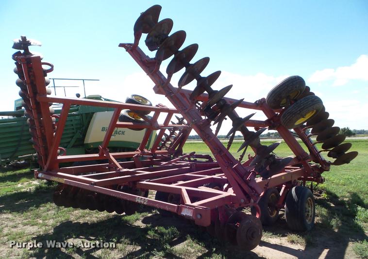 image for item L6975 1988 Sunflower 1442 tandem disk