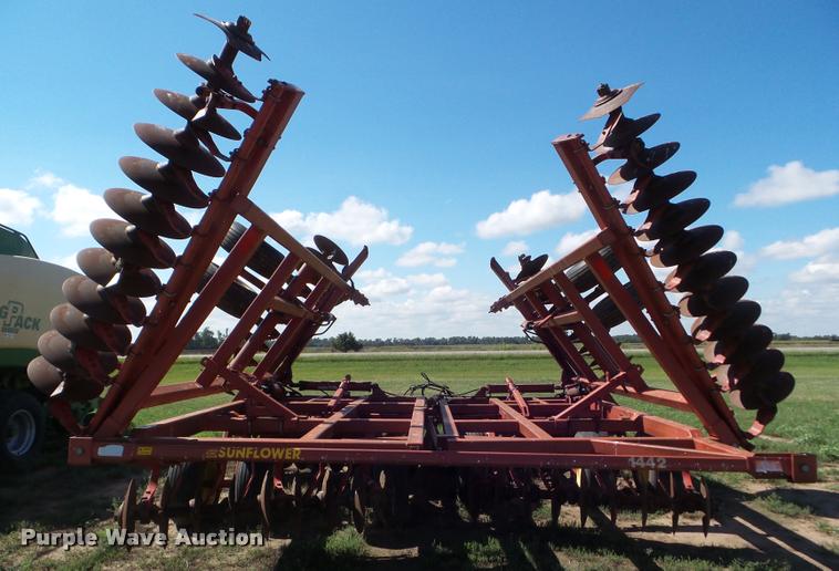 image for item L6975 1988 Sunflower 1442 tandem disk