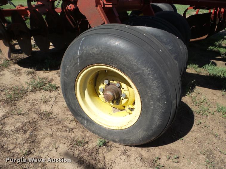 image for item L6975 1988 Sunflower 1442 tandem disk