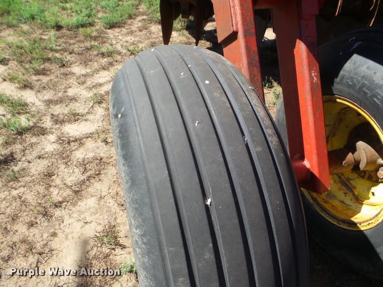 image for item L6975 1988 Sunflower 1442 tandem disk