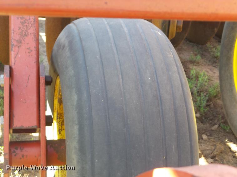 image for item L6975 1988 Sunflower 1442 tandem disk