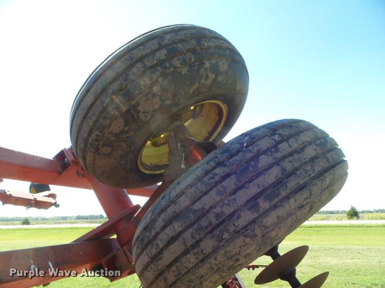 image for item L6975 1988 Sunflower 1442 tandem disk