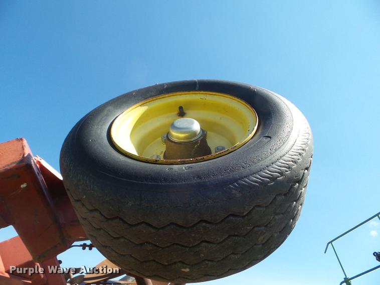 image for item L6975 1988 Sunflower 1442 tandem disk