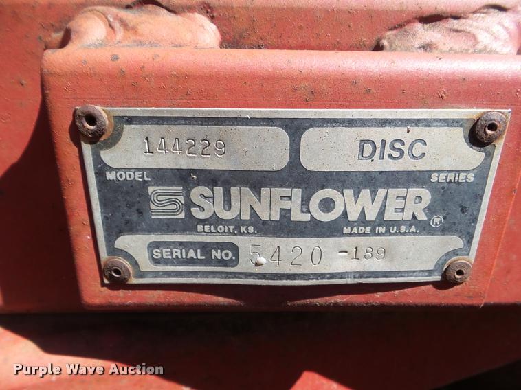 image for item L6975 1988 Sunflower 1442 tandem disk