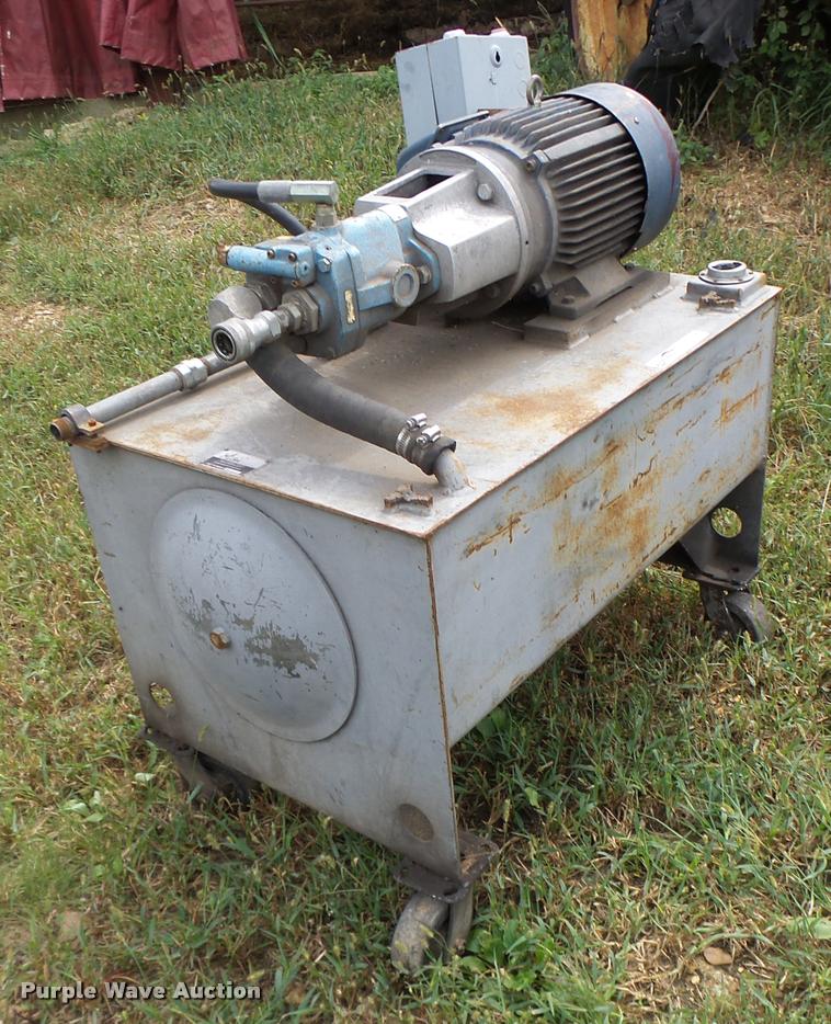 image for item Z9509 Mark hydraulic reservoir and pump