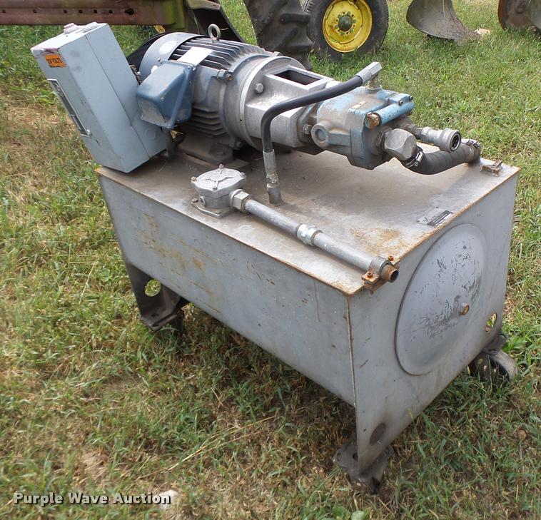 image for item Z9509 Mark hydraulic reservoir and pump