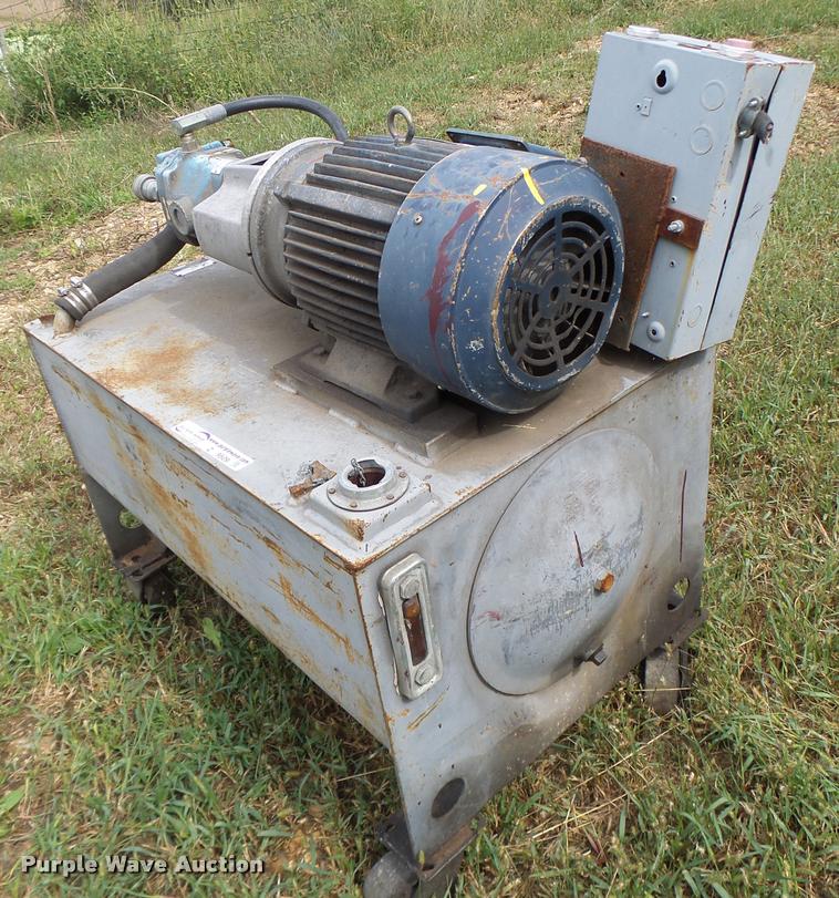 image for item Z9509 Mark hydraulic reservoir and pump