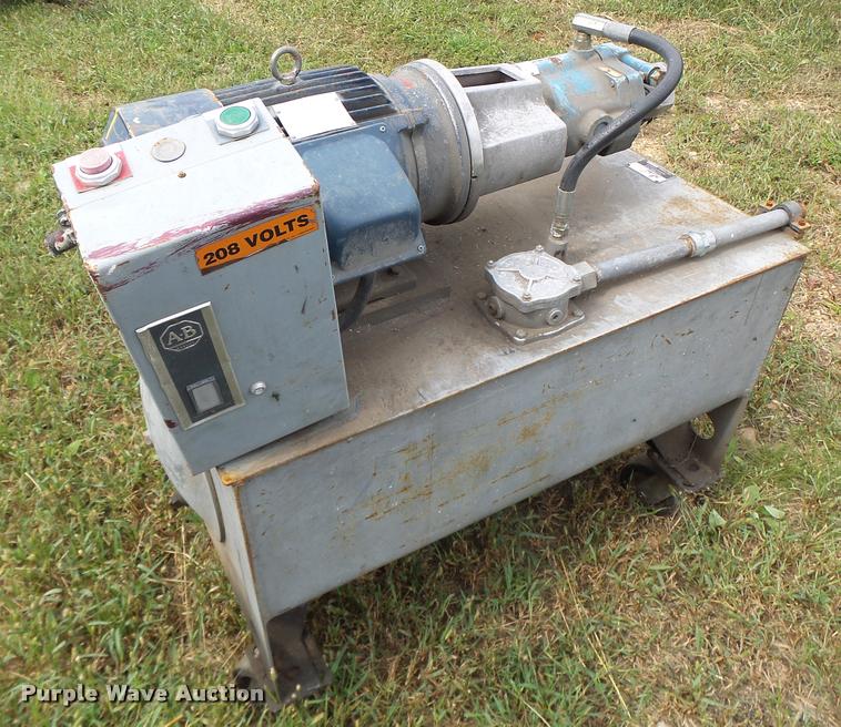 image for item Z9509 Mark hydraulic reservoir and pump