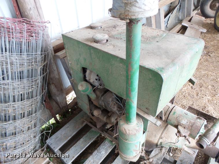 image for item Z9513 John Deere L.U.C. gas engine