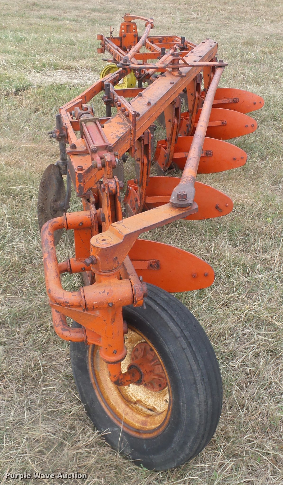 J I Case moldboard plow in Spearville, KS Item BY9582 sold Purple Wave